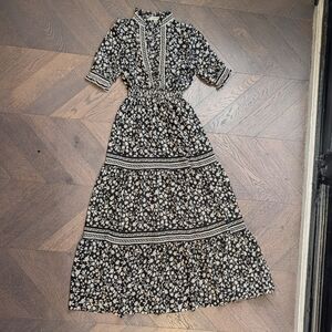 Max Studio Black and White Floral Long Sleeve Dress